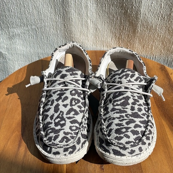 Hey Dude Women’s Wendy Woven Slip On Cheetah Grey Size 7 - Picture 3 of 9